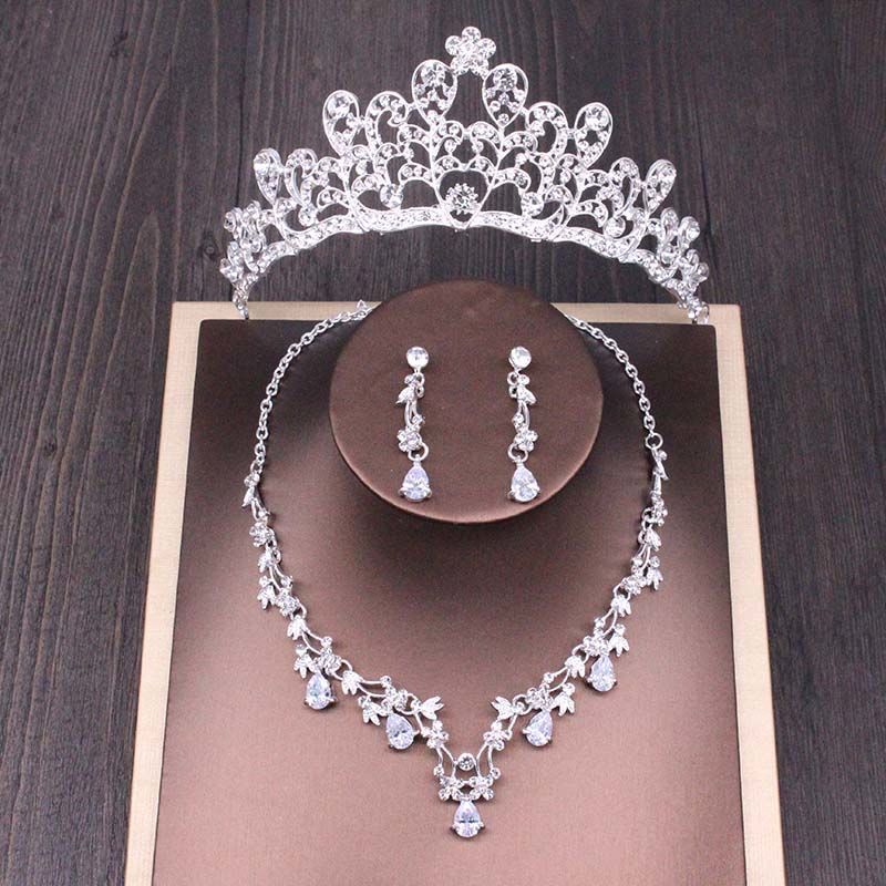 Luminara Royale Bridal Set – Rhinestone Crown & Necklace