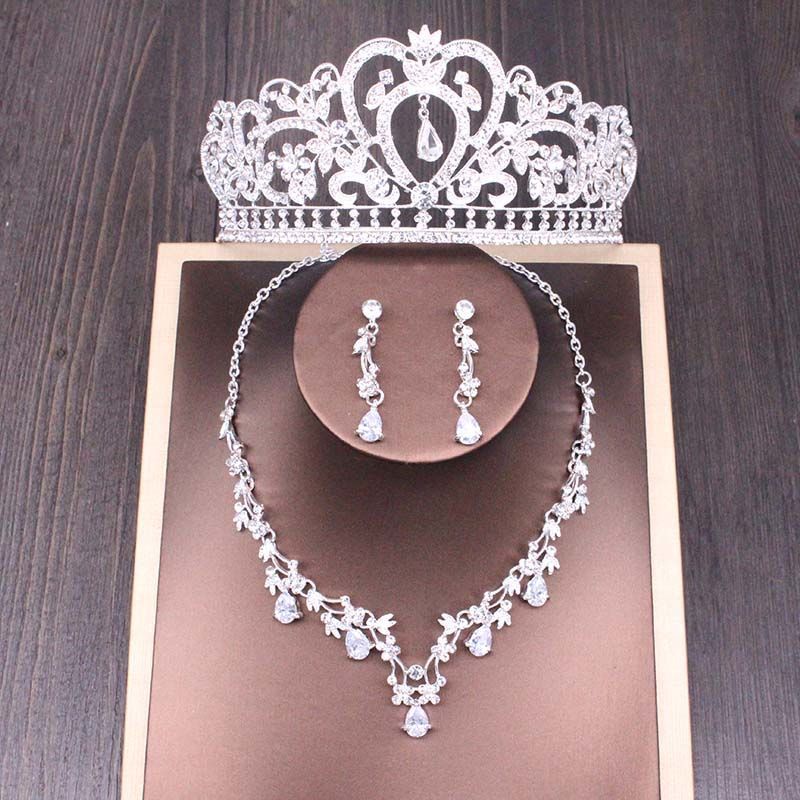 Luminara Royale Bridal Set – Rhinestone Crown & Necklace