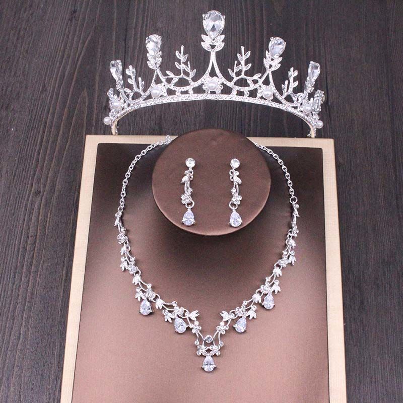 Luminara Royale Bridal Set – Rhinestone Crown & Necklace