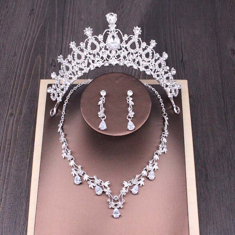 Luminara Royale Bridal Set – Rhinestone Crown & Necklace
