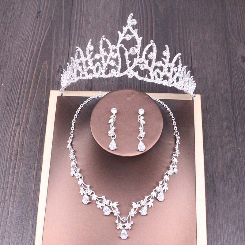 Luminara Royale Bridal Set – Rhinestone Crown & Necklace
